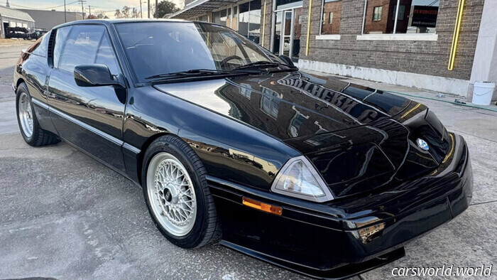 Renault gastó 30 millones de dólares para legalizar este 911 francés en Estados Unidos y luego fabricó solo 12 | Carscoops